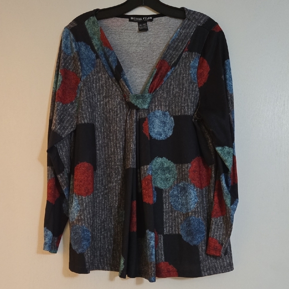 Michael Tyler Tops - Stylish Women's Long Sleeve Top with Geometric Pattern